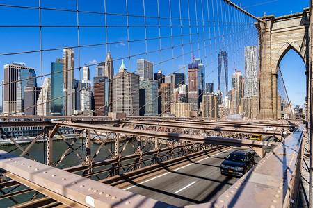 空中曼哈顿下摩天大楼建筑从布鲁克林大桥在纽约市，纽约州纽约，美国
