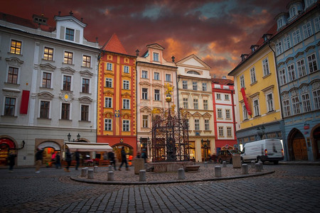捷克语摄影照片_美丽的布拉格老街。捷克共和国。美丽的布拉格老街。