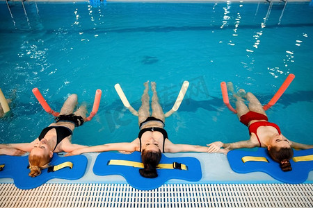 游泳培训摄影照片_团体、水、游泳运动员、女子