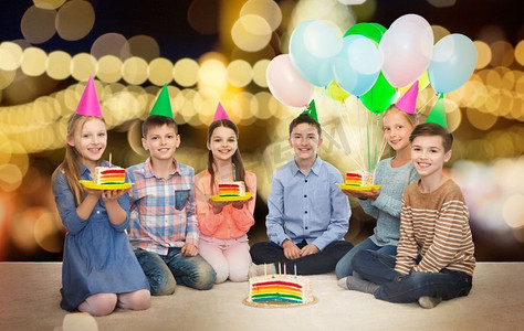 生日蛋糕蛋糕摄影照片_孩子、聚会、庆祝、朋友
