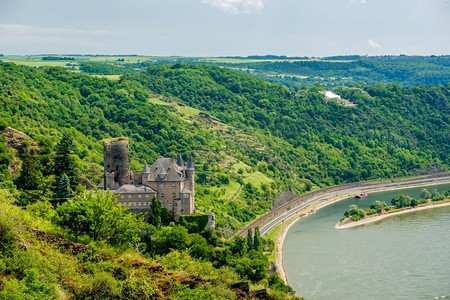 Katz Castle at Rhine Valley（Rhine Gorge）near St. Goarshausen，Germany.建于1371年，1896年重建。 