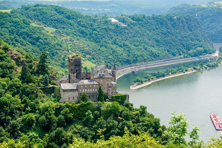 卡茨城堡位于德国圣戈尔斯豪森附近的莱茵河谷(rhine gorge).