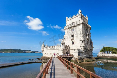 阴森古堡摄影照片_贝伦塔是一座设防的塔，位于葡萄牙里斯本的圣玛丽亚·德贝伦教区