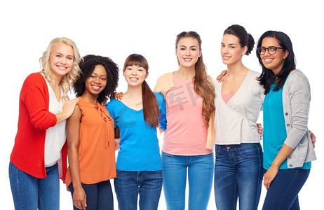 多样性,种族,民族和人的概念-国际集团快乐微笑不同的女人在白色的