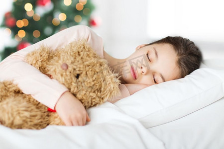 熊女孩摄影照片_圣诞节、节假日、泰迪熊、床