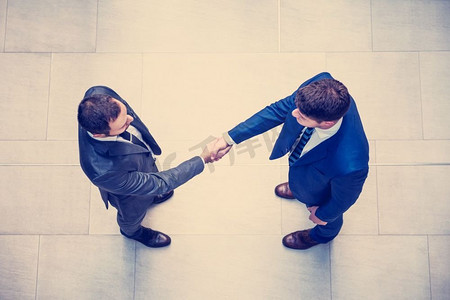 鞠躬的人摄影图片-鞠躬的人摄影作品-千库网