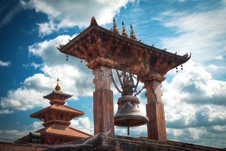 猫和老鼠的狮子摄影照片_尼泊尔加德满都瓦莱巴克塔普尔的杜巴广场的寺庙。