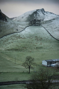 英国山顶区Chrome山和Parkhouse山美丽的冬季景观