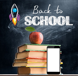 学年开始。回到学校。智能手机，书籍和新鲜的苹果反对黑板