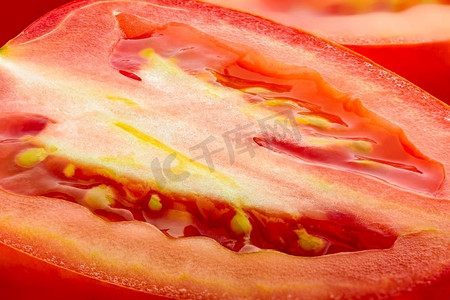 macro摄影照片_Macro of a cut San Marzano Tomato