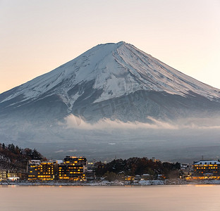 从川口日落观赏富士山的川口湖