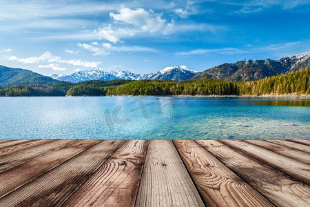 木板欧洲自然背景与湖泊在阿尔卑斯山，德国。木板背景，湖水，德国