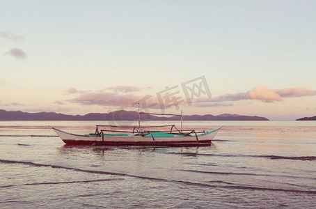 传统的菲律宾船在海上，巴拉望岛，菲律宾