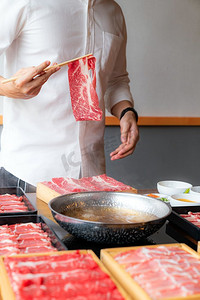 牛汤摄影照片_日本和牛涮锅涮锅