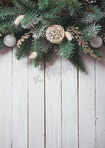 圣诞节绿色边框装饰摄影照片_圣诞边框设计。橙色和棉花的圣诞边框设计