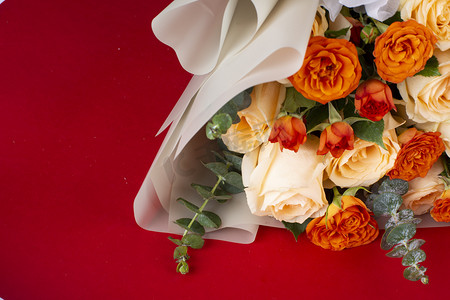 鲜花美丽鲜艳花束礼物送礼情人节爱情鲜花红底捧花玫瑰