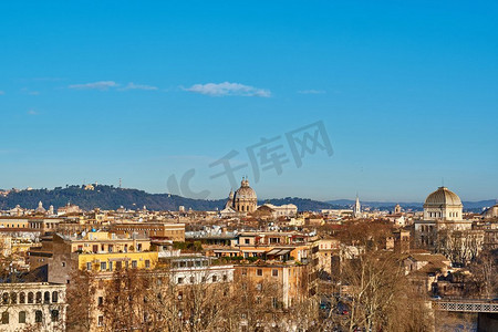 城市橙摄影照片_从意大利橙园俯瞰罗马天际线