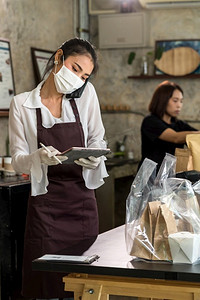 食堂外卖摄影照片_ 女人，脸，面具，移动