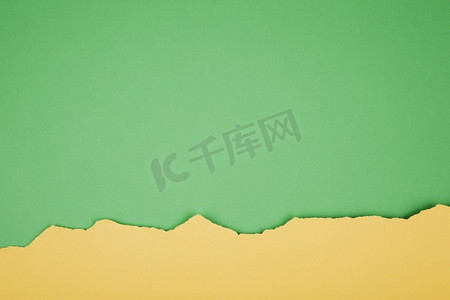 嫩绿色的黄色破纸。分辨率和高质量的美丽照片。嫩绿色的黄色破纸。高品质美丽的照片概念