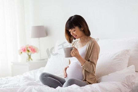 母亲喝茶摄影照片_喝酒、喝茶、怀孕、睡觉