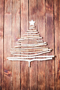 白桦树枝和木星作为圣诞节的装饰，带有复制空间。生态圣诞树