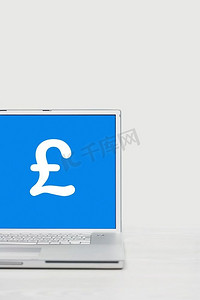 电商灰色摄影照片_照片的笔记本电脑与英镑货币符号