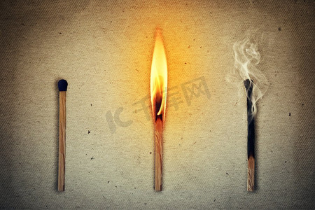 三根火柴：整体、燃烧和熄灭。生命周期匹配象征着人类