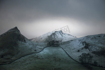 英国山顶区Chrome山和Parkhouse山美丽的冬季景观