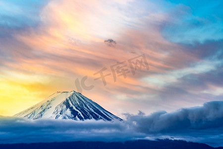 富士山美丽的黎明日出在川口子富士田镇 