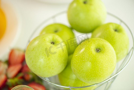 削水果摄影照片_青苹果、保健水果
