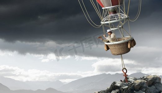 人在浮空器中旅行.