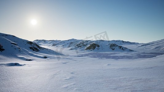 南极雪山和冰冷海岸的空中景观