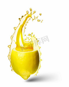 手打柠檬茶菜单那摄影照片_青柠汁。清爽的柠檬鸡尾酒配上多汁的水花