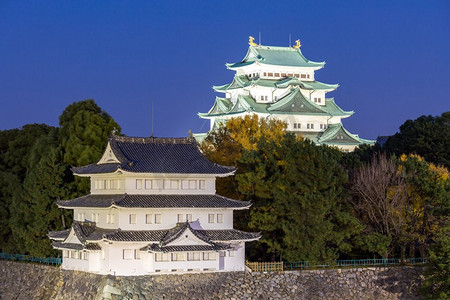 阴森古堡摄影照片_日落时分的日本名古屋城堡