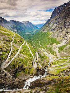 巨魔路径Trollstigen或Trollstigveien蜿蜒的风景秀丽的山路在挪威欧洲。挪威的Trollstigen山路