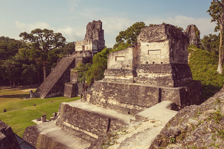 王者貂蝉摄影照片_中美洲危地马拉蒂卡尔国家公园著名的古代玛雅寺庙