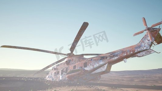日落时分，一架破旧的军用直升机在沙漠中