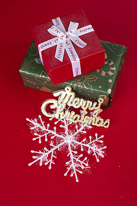 雪花字母圣诞节平安夜红底图牌蝴蝶结金色礼物