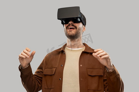 虚拟现实现实摄影照片_虚拟、现实、耳机眼镜