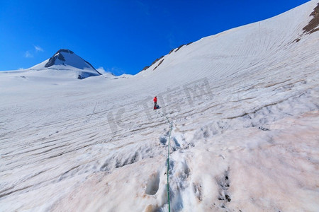 攀登高雪山