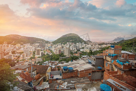 巴西里约热内卢。透过海湾看到城市的景色