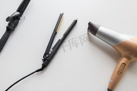 美容机摄影照片_矫直器、美容剂、头发、工具