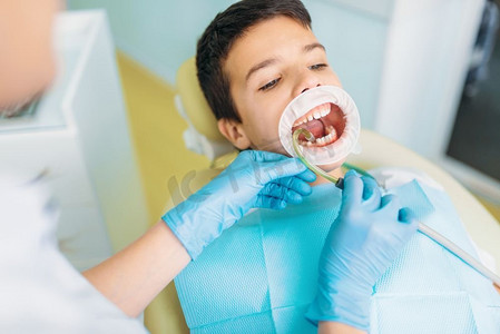  牙科，牙科，儿科，儿童