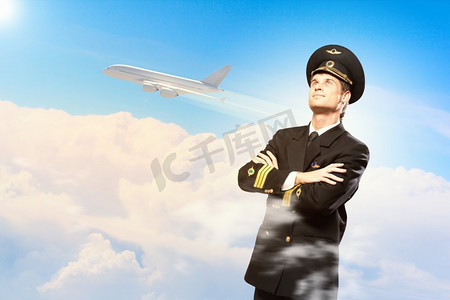 男飞行员的照片图像的男性飞行员与飞机在背景