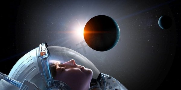 小女孩宇航员在太空触摸星球。这张照片由NASA提供。探索外太空。混合媒体