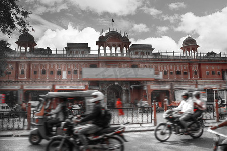 黑红撞色摄影照片_斋浦尔--印度拉贾斯坦邦的一座城市。黑红白相片