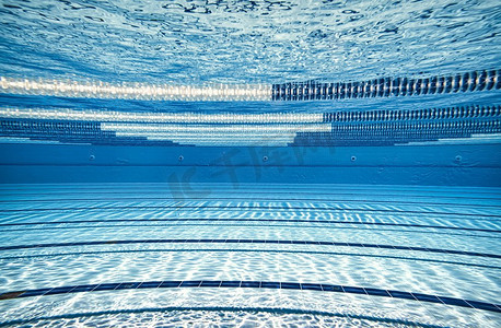 奥林匹克游泳池水下背景。