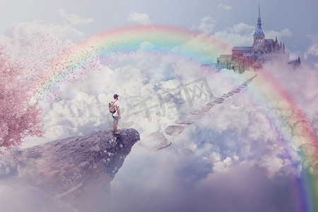 树梦境摄影照片_幻想世界的幻想观。一个小男孩望着通往云端城堡的道路。天堂里彩虹下的人生旅程。