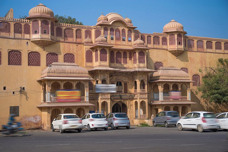 礼仪之邦摄影照片_斋浦尔—印度拉贾斯坦邦的一个城市。它之所以被称为“粉红之城”，是因为建筑中使用的粉红色石头颜色不寻常，