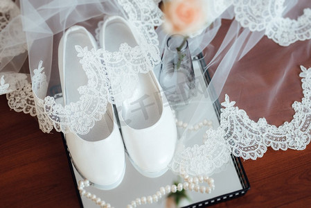 新娘的婚鞋，漂亮的时尚